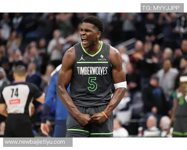 兰德尔全场最高得分22分表现出色16投7中并贡献27分8板7助3断