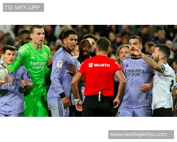 维尼修斯双响助力球队胜利分享伯纳乌的精彩时刻与球迷共庆