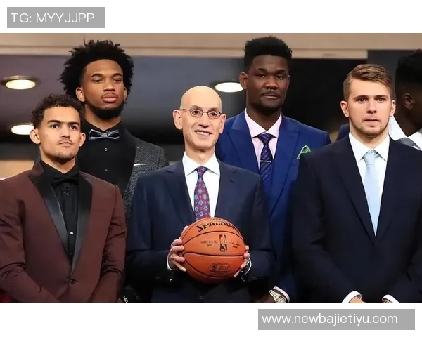 艾顿谈东契奇承受的压力每天面对两三人包夹的挑战与坚持